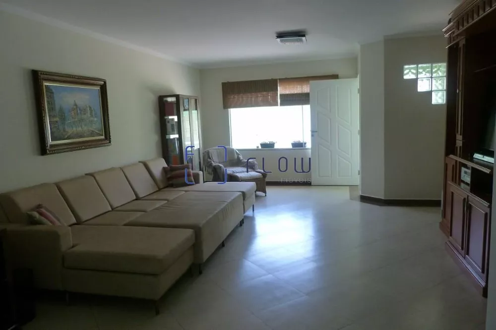 Casa à venda com 3 quartos, 290m² - Foto 1