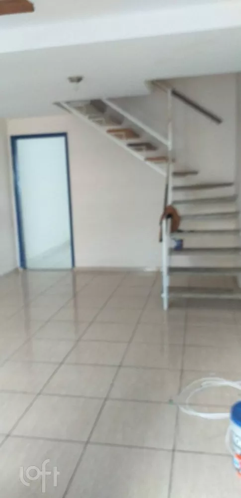 Casa à venda com 2 quartos, 80m² - Foto 1