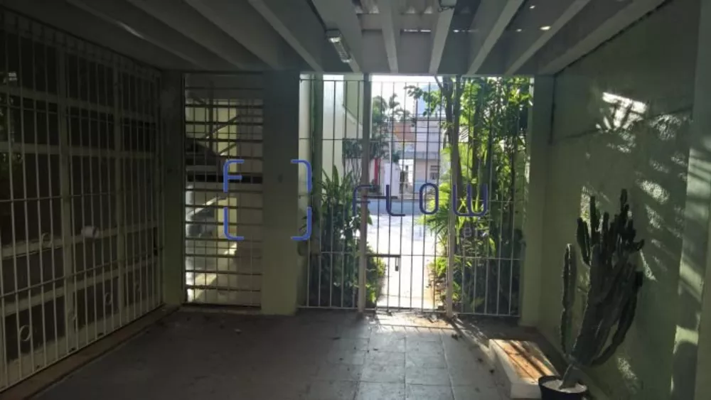 Casa para alugar com 8 quartos, 250m² - Foto 4