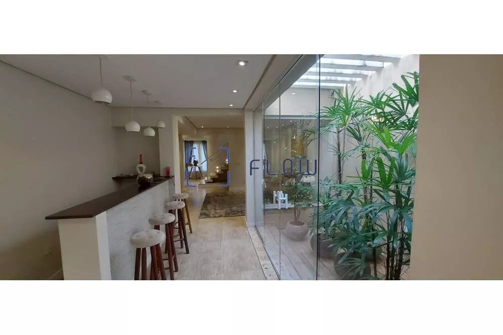 Casa à venda com 4 quartos, 300m² - Foto 1