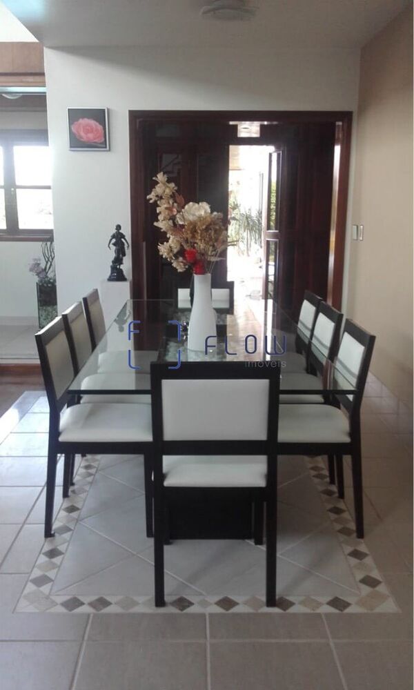 Casa à venda com 4 quartos, 600m² - Foto 2