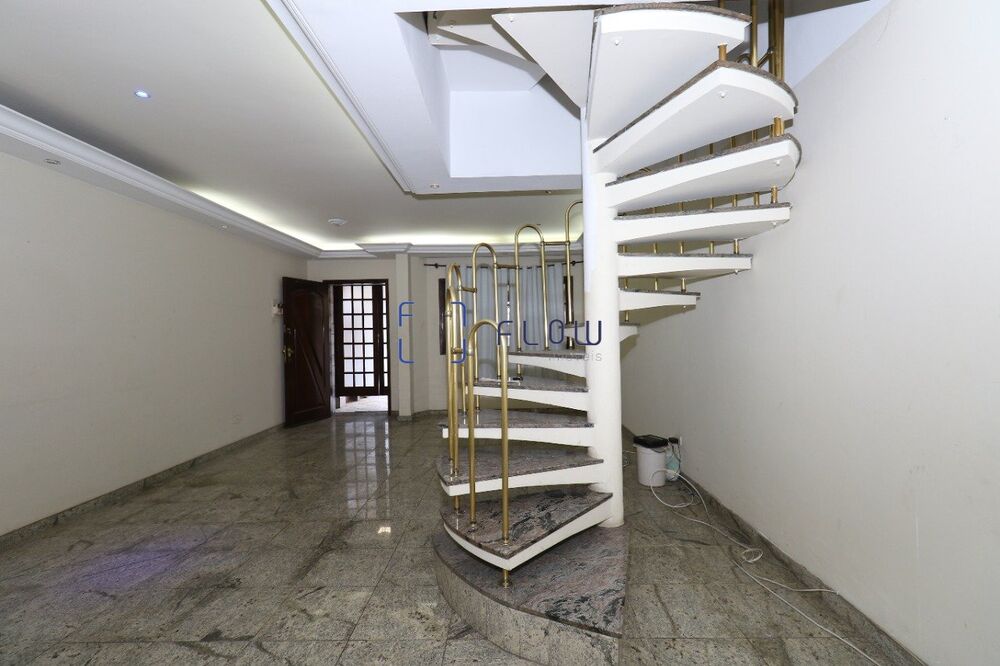 Casa à venda e aluguel com 5 quartos, 211m² - Foto 1