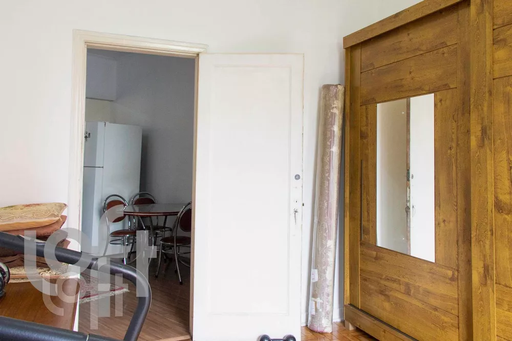 Apartamento à venda com 3 quartos, 135m² - Foto 2