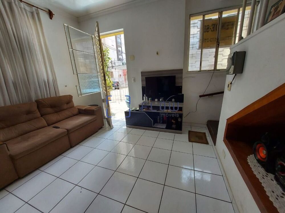 Casa à venda com 4 quartos, 220m² - Foto 2