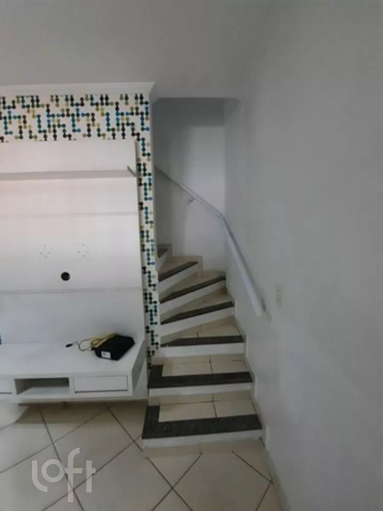 Casa à venda com 2 quartos, 70m² - Foto 4