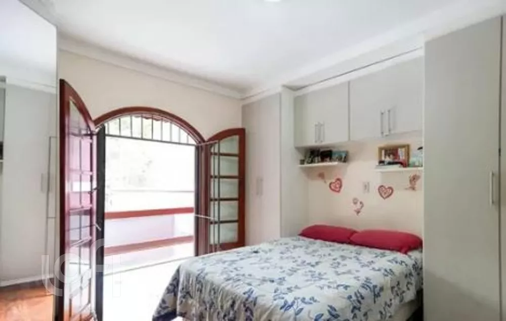 Casa à venda com 3 quartos, 250m² - Foto 4