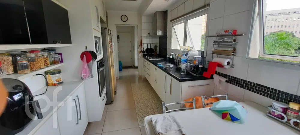 Apartamento à venda com 4 quartos, 179m² - Foto 4