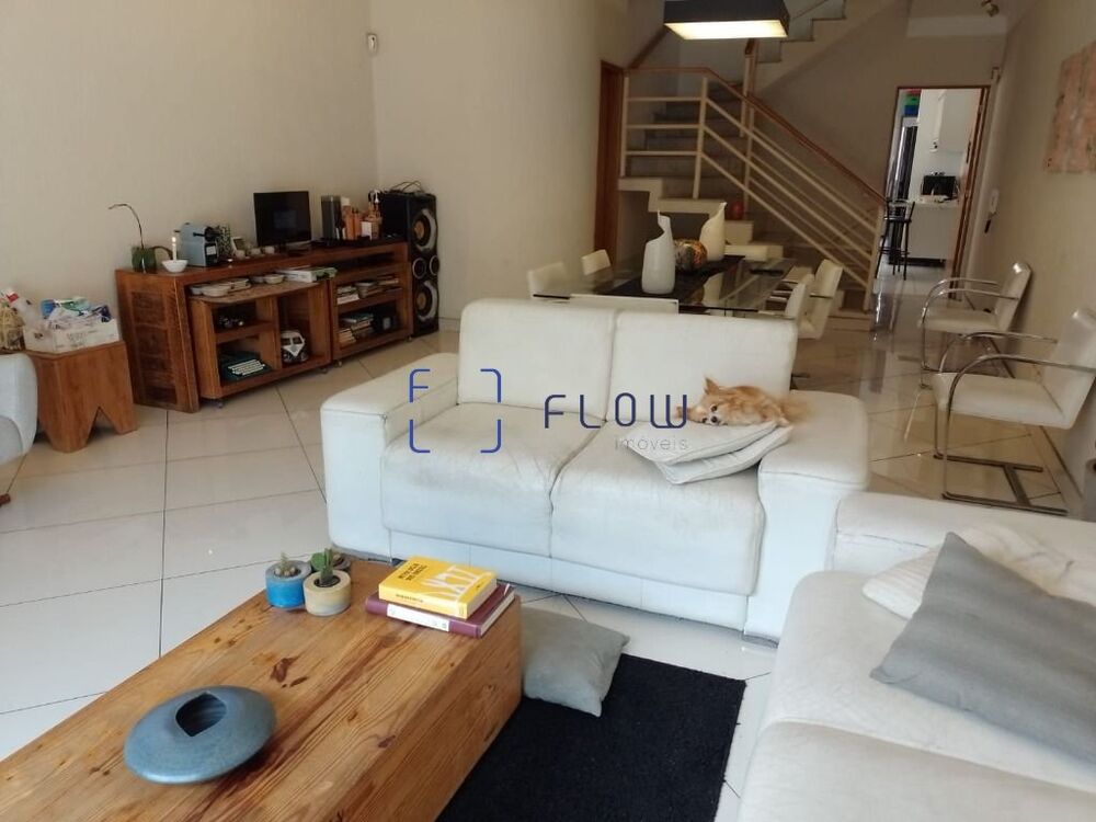 Casa à venda com 4 quartos, 214m² - Foto 1