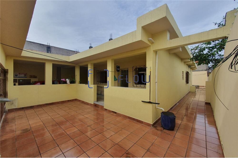 Casa à venda com 3 quartos, 150m² - Foto 1