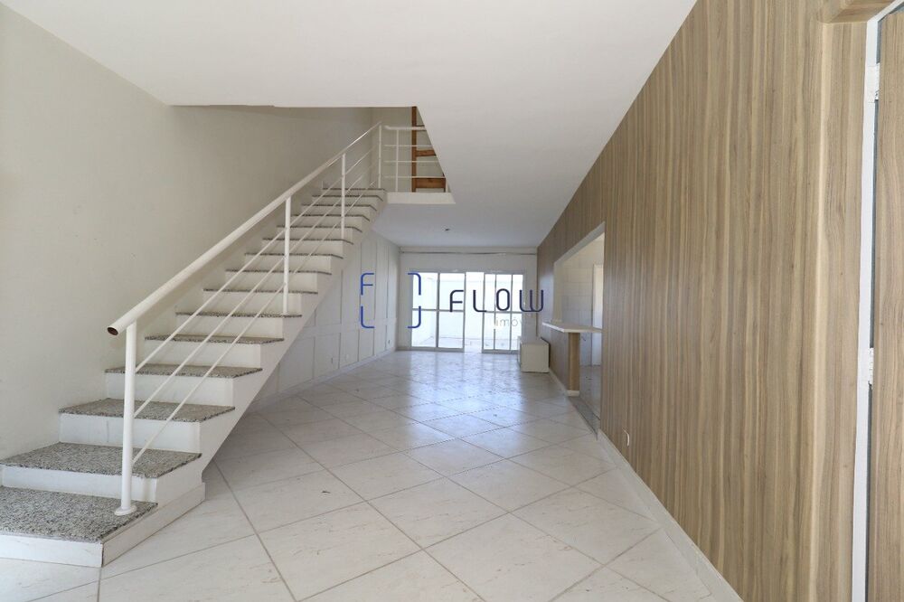 Casa de Condomínio à venda e aluguel com 4 quartos, 270m² - Foto 1