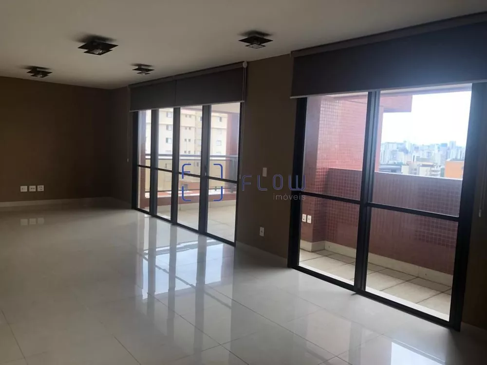 Apartamento à venda com 4 quartos, 208m² - Foto 1