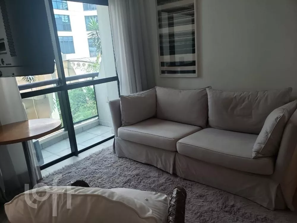 Apartamento à venda com 2 quartos, 72m² - Foto 2