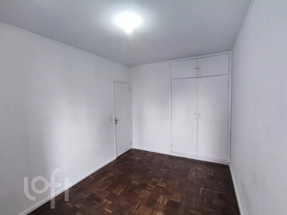 Apartamento à venda com 2 quartos, 70m² - Foto 2