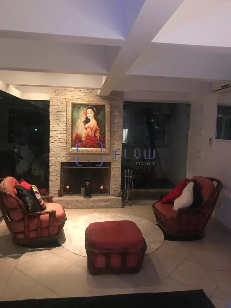 Cobertura à venda com 3 quartos, 250m² - Foto 1