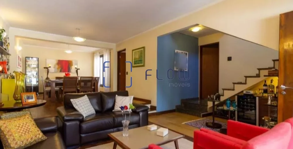 Casa à venda com 4 quartos, 260m² - Foto 1