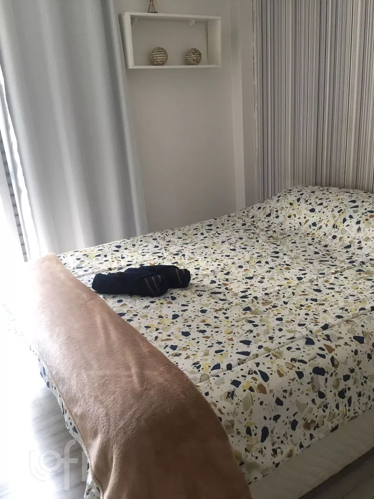 Apartamento à venda com 2 quartos, 70m² - Foto 2