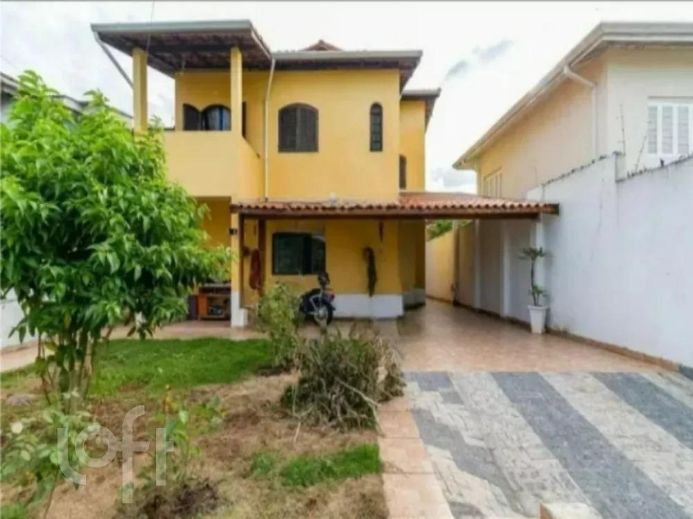 Casa à venda com 3 quartos, 200m² - Foto 1