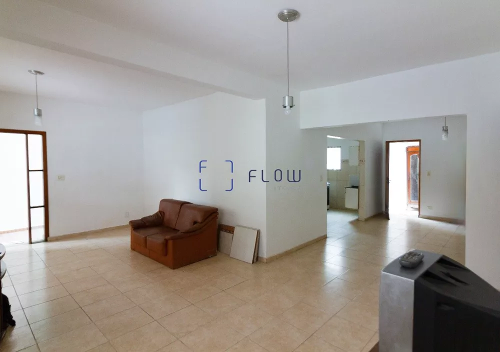 Casa à venda e aluguel com 3 quartos, 222m² - Foto 1