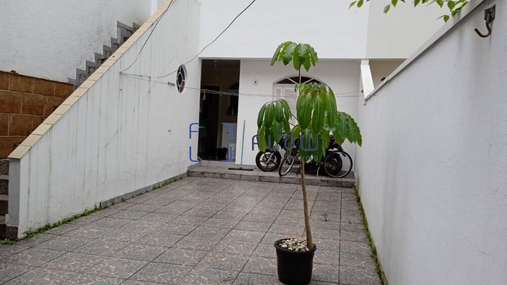 Casa à venda e aluguel com 5 quartos, 213m² - Foto 2