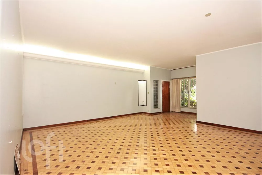 Casa à venda com 6 quartos, 320m² - Foto 1