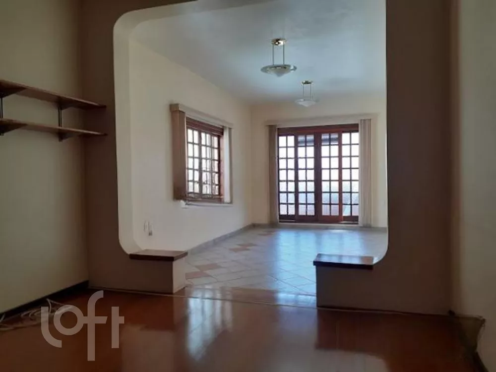 Casa à venda com 3 quartos, 260m² - Foto 1