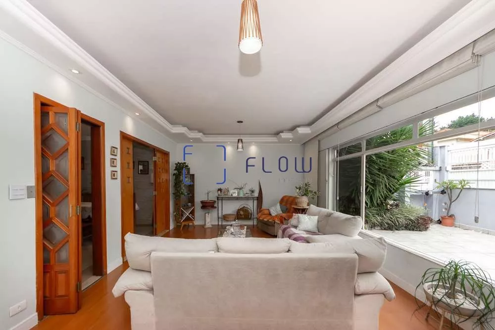 Casa à venda com 4 quartos, 188m² - Foto 1