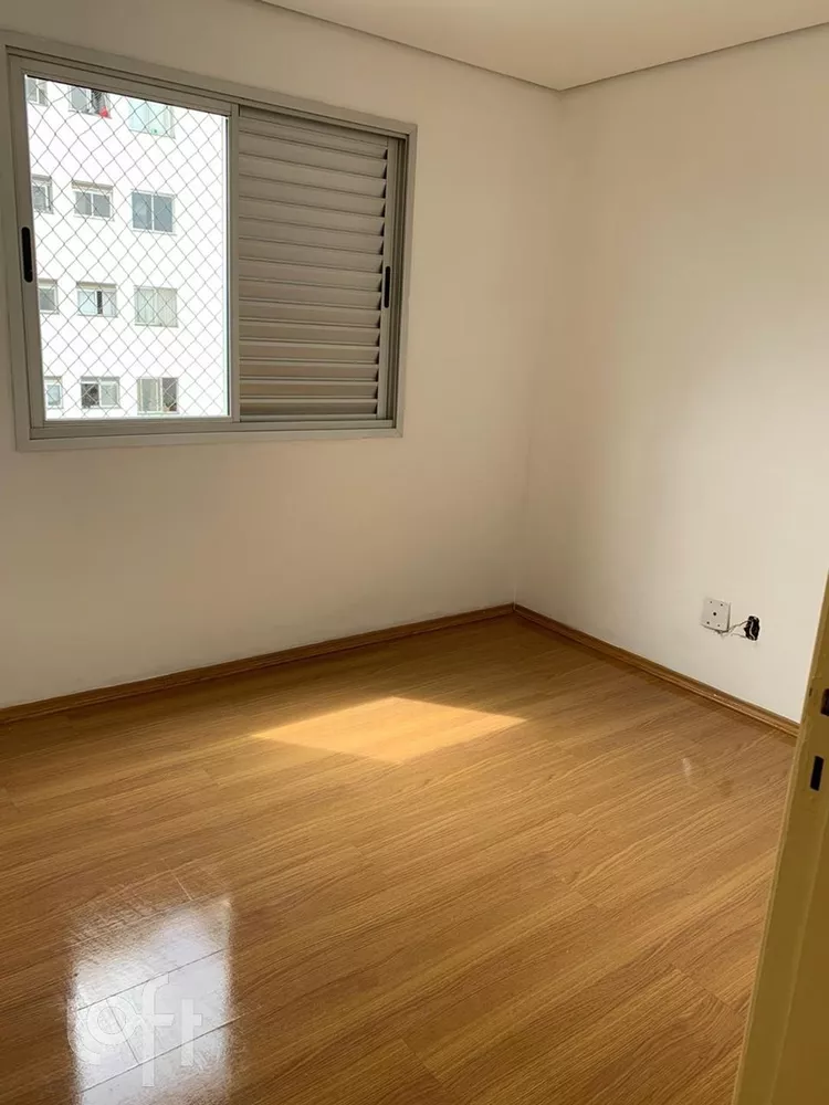 Apartamento à venda com 3 quartos, 75m² - Foto 2