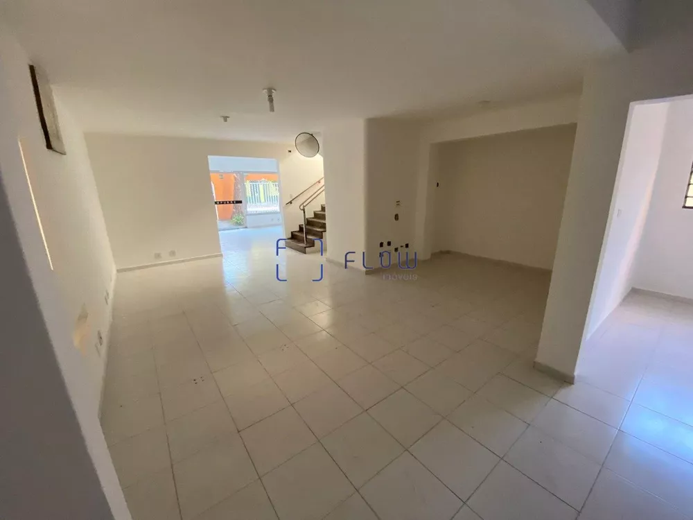 Casa à venda com 3 quartos, 318m² - Foto 3