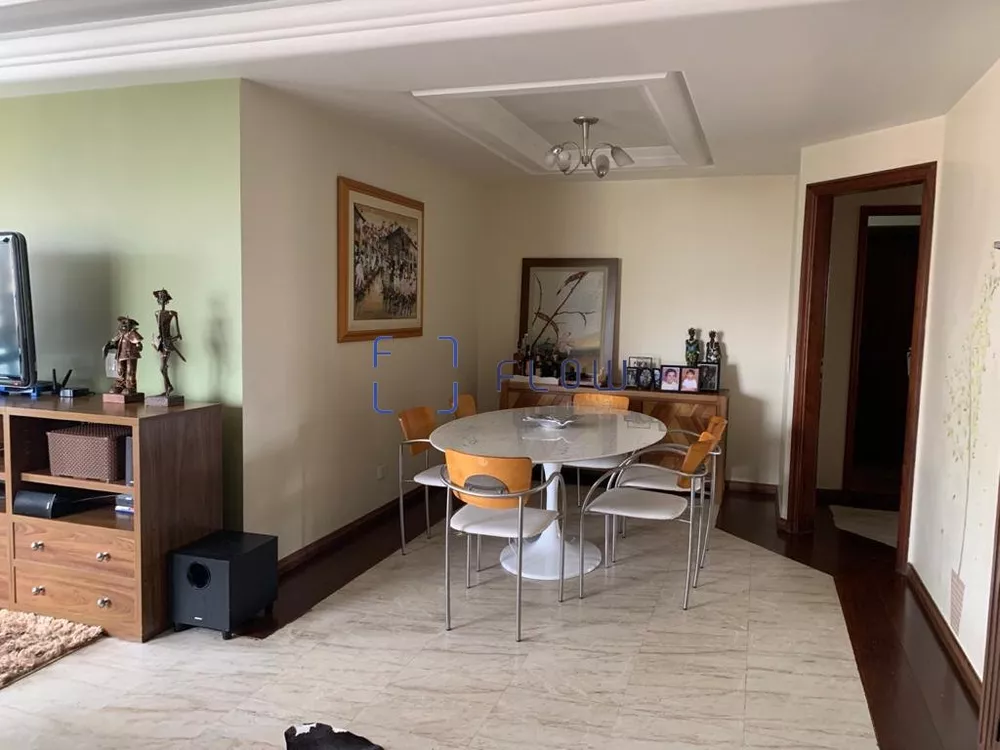 Apartamento à venda com 4 quartos, 210m² - Foto 1