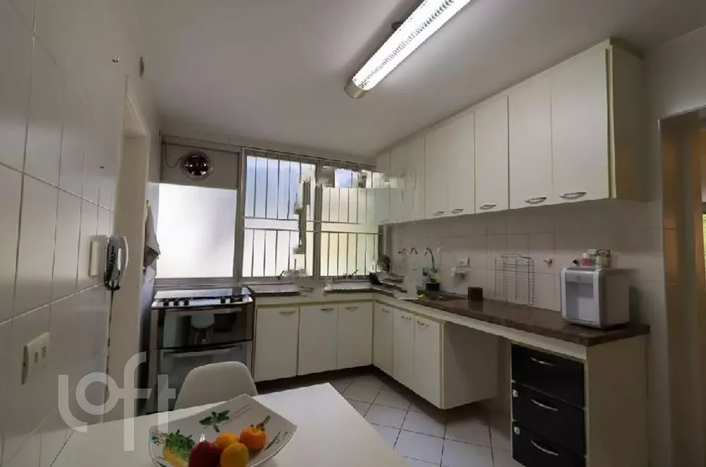 Apartamento à venda com 3 quartos, 160m² - Foto 2