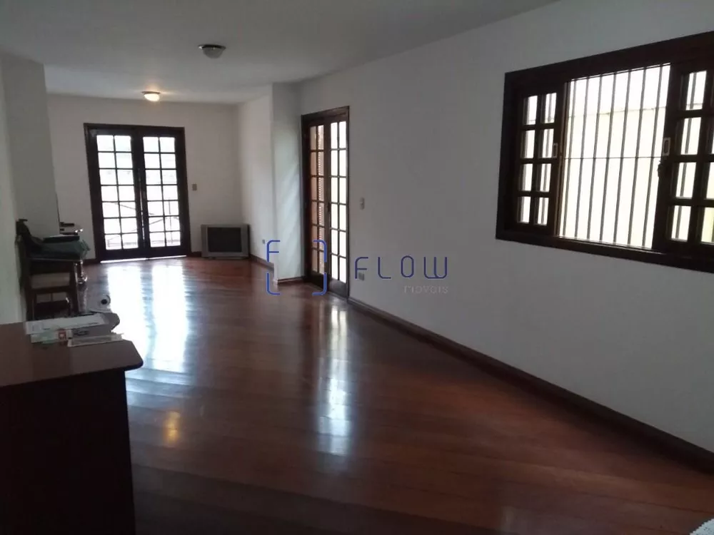 Casa à venda com 4 quartos, 200m² - Foto 1