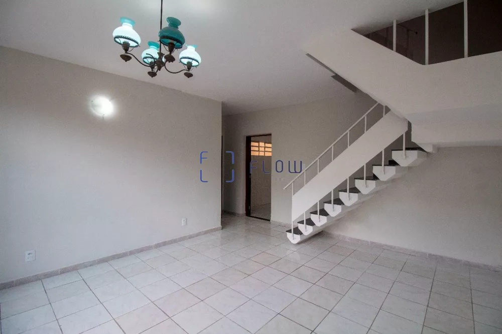 Casa à venda com 5 quartos, 187m² - Foto 3