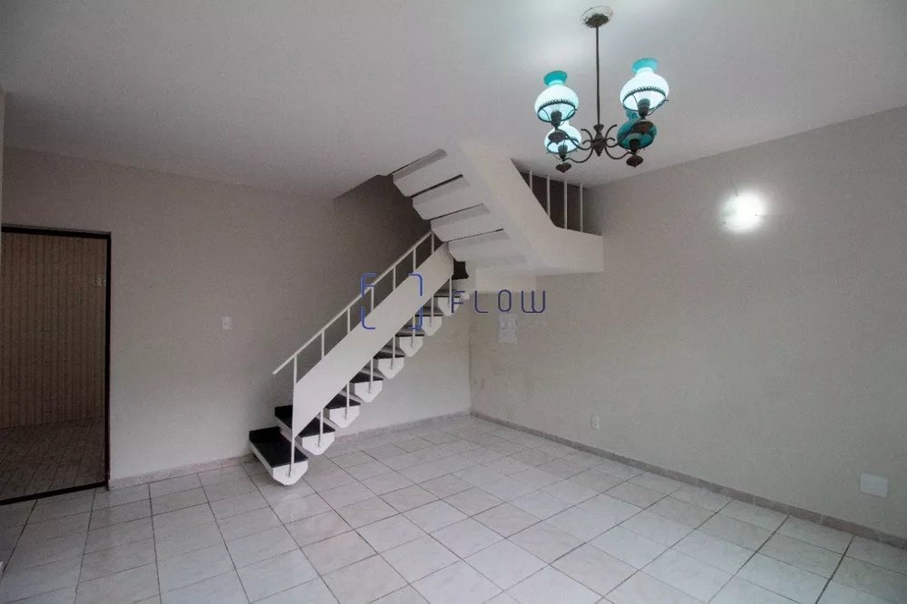 Casa à venda com 5 quartos, 187m² - Foto 1