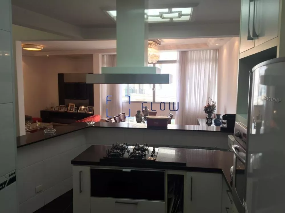 Apartamento à venda com 3 quartos, 180m² - Foto 7