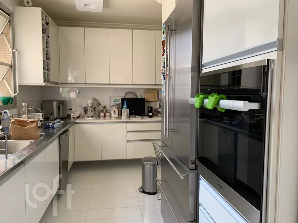 Apartamento à venda com 3 quartos, 200m² - Foto 3