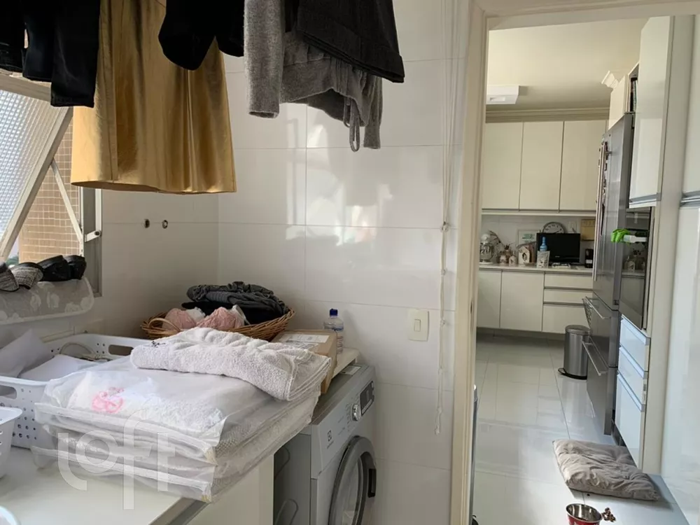 Apartamento à venda com 3 quartos, 200m² - Foto 4