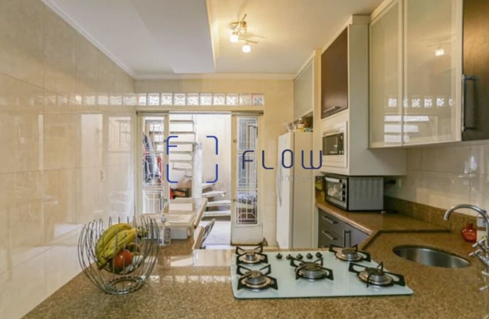 Casa à venda e aluguel com 3 quartos, 216m² - Foto 1