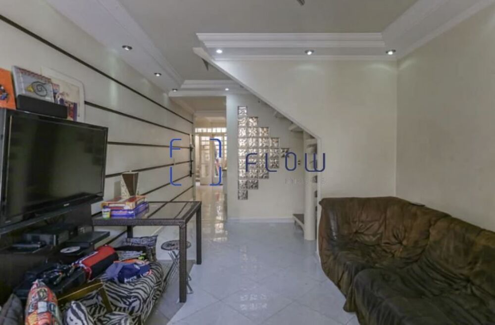 Casa à venda e aluguel com 3 quartos, 216m² - Foto 2
