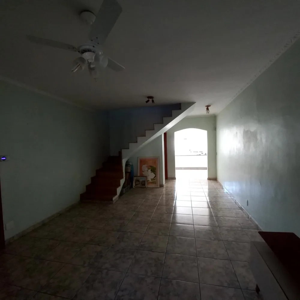Casa, 3 quartos, 205 m² - Foto 1