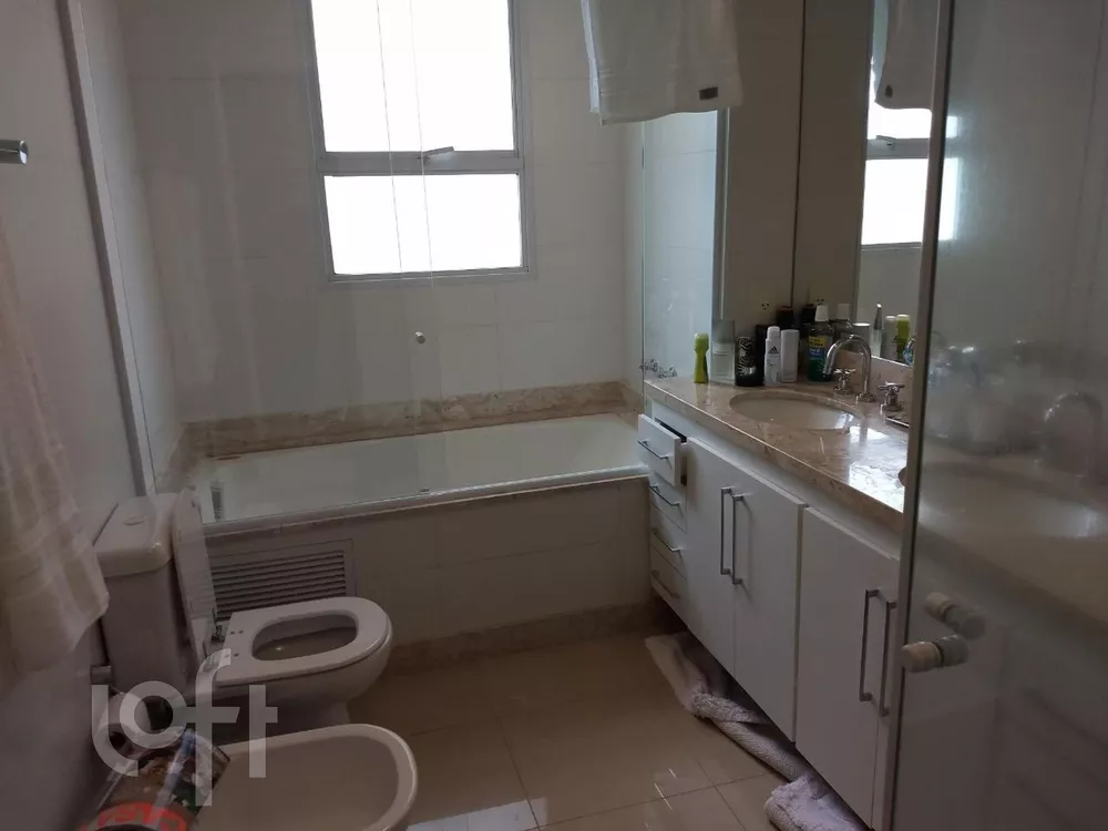 Apartamento à venda com 4 quartos, 216m² - Foto 3