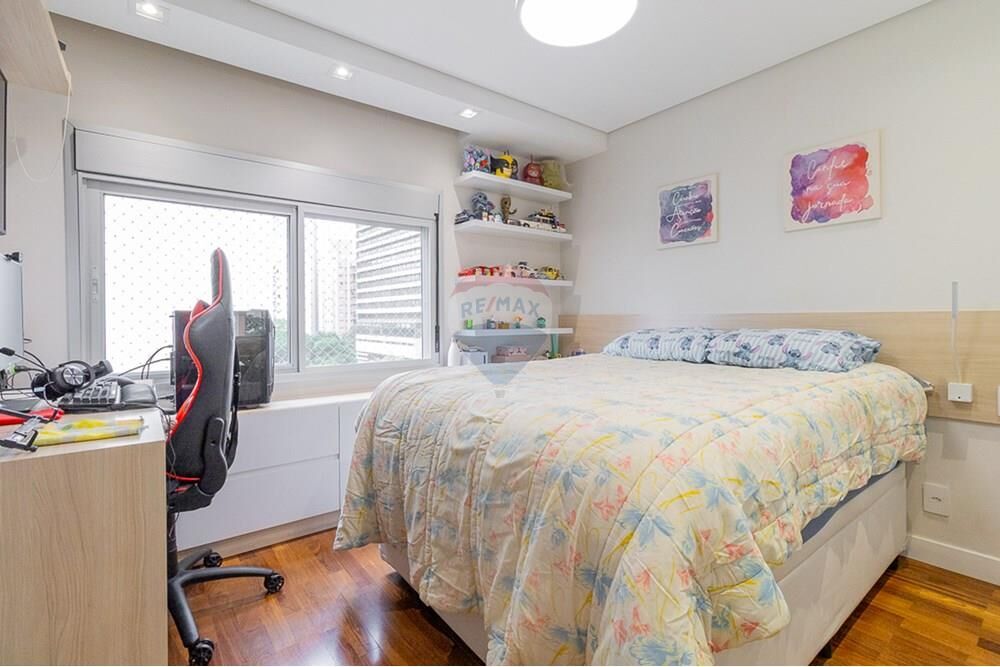 Apartamento à venda com 3 quartos, 156m² - Foto 9