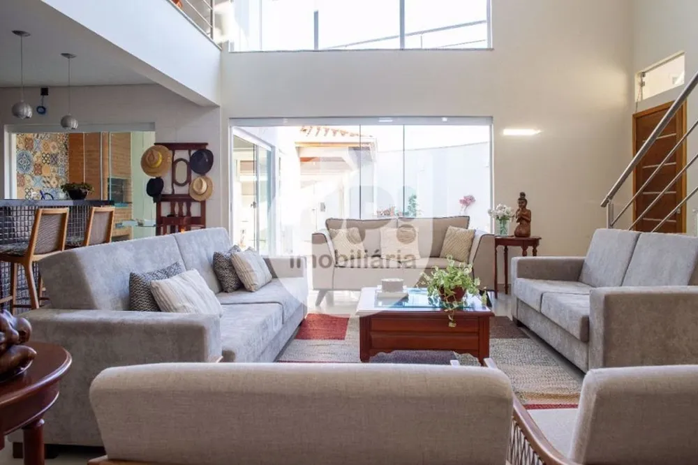 Casa, 4 quartos, 238 m² - Foto 1