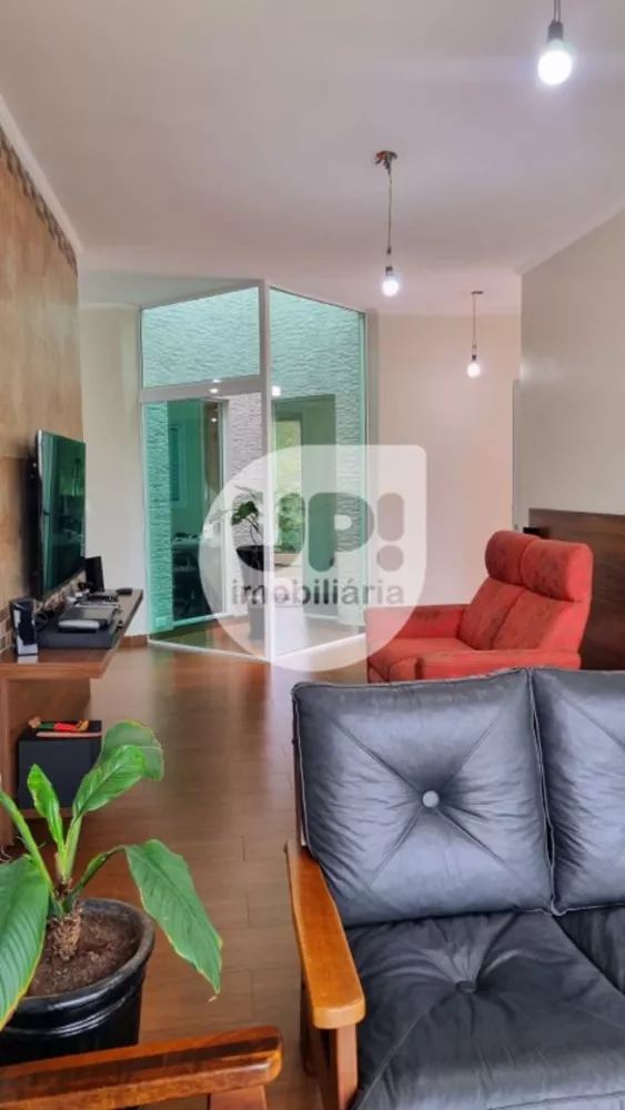 Sobrado à venda com 4 quartos, 145m² - Foto 1