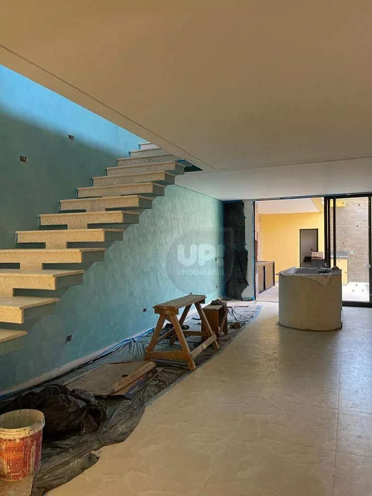 Casa, 3 quartos, 209 m² - Foto 2