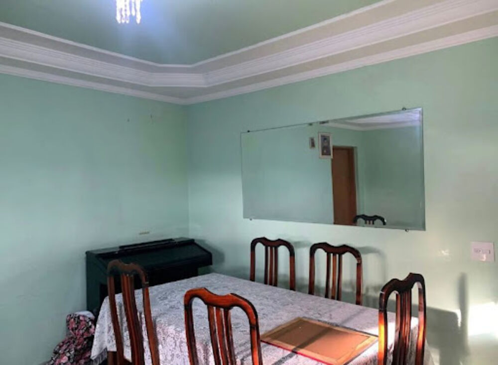 Casa à venda com 3 quartos, 100m² - Foto 2
