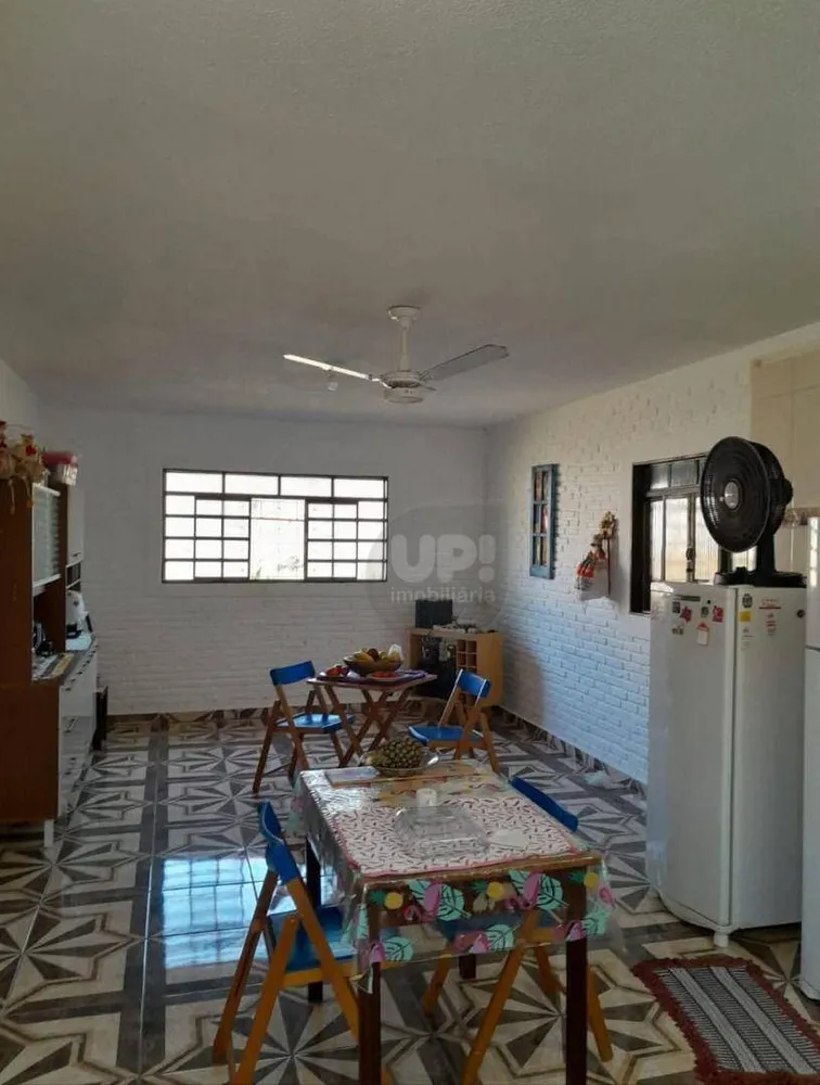 Chácara, 3 quartos, 1100 m² - Foto 1