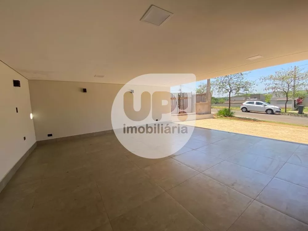 Casa de Condomínio à venda com 3 quartos, 218m² - Foto 3