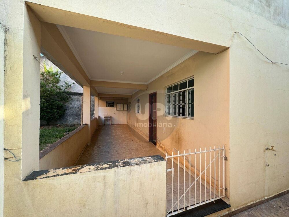 Casa à venda com 2 quartos, 290m² - Foto 4