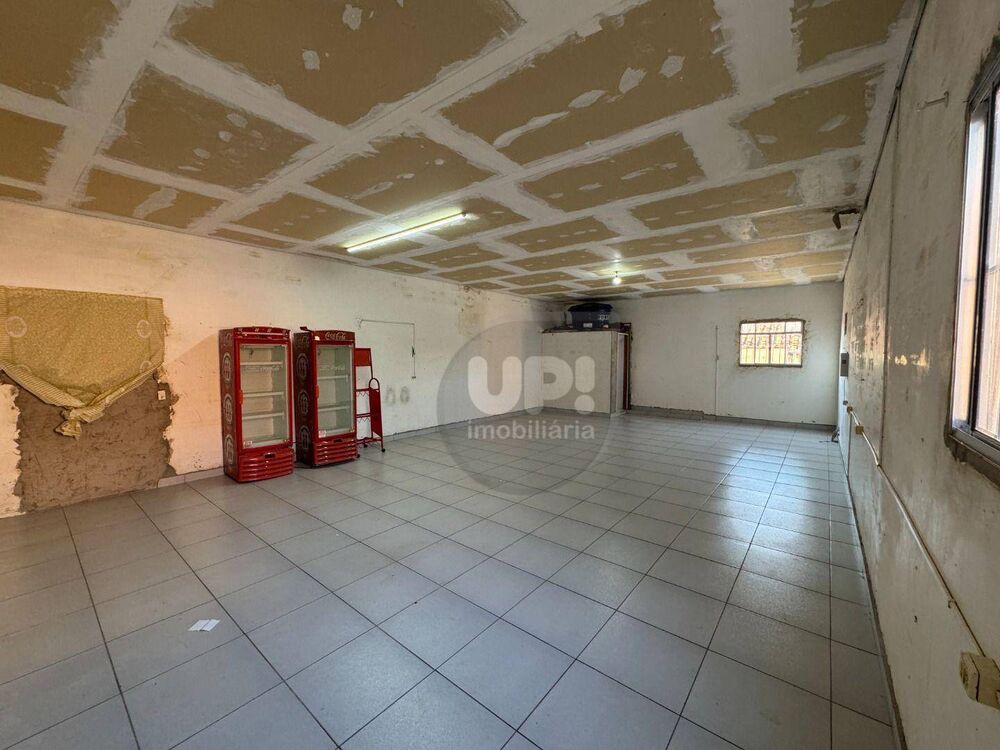 Casa à venda com 2 quartos, 290m² - Foto 2