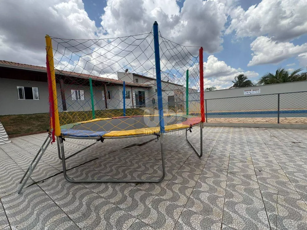 Chácara, 2 quartos, 1063 m² - Foto 2